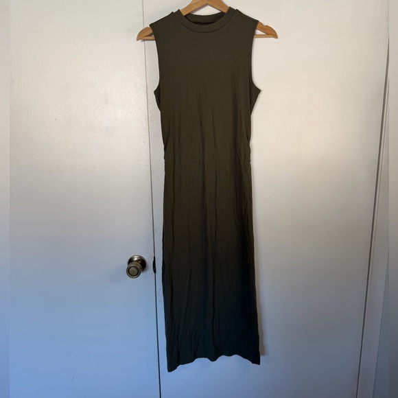 Vuori midi pose modern ribbed dress - Picture 2 of 5